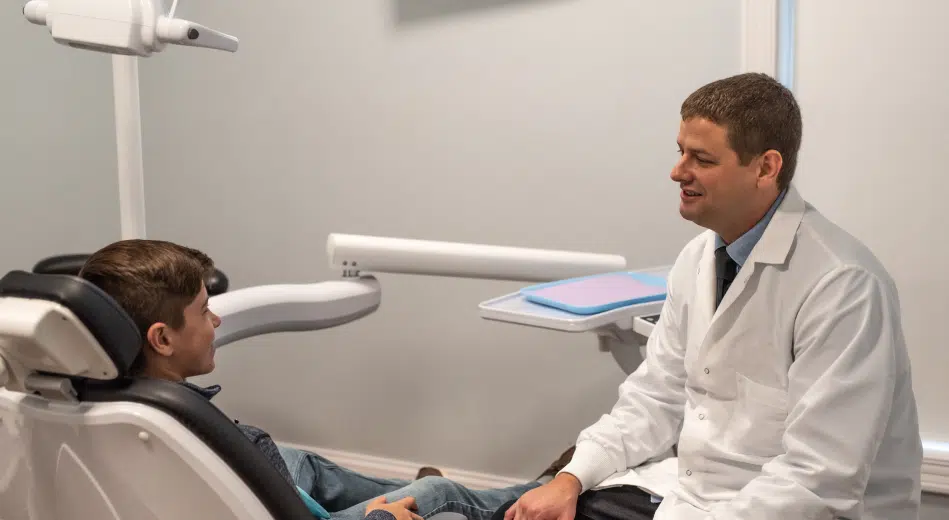 dentist consulting a patient in troy, Il